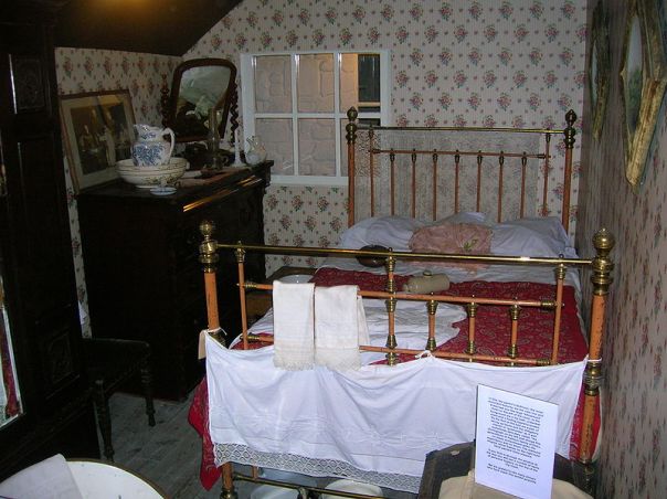 800px-The_Victorian_Bedroom_at_Dalgarven